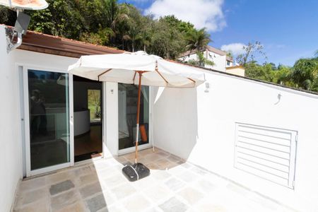 Casa de condomínio para alugar com 400m², 3 quartos e 4 vagas Casa de condomínio para alugar com 400m², 3 quartos e 4 vagasEscritório - Varanda