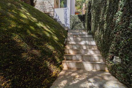 Casa de condomínio para alugar com 400m², 3 quartos e 4 vagas Casa de condomínio para alugar com 400m², 3 quartos e 4 vagasEntrada