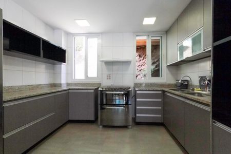 Casa de condomínio para alugar com 400m², 3 quartos e 4 vagas Casa de condomínio para alugar com 400m², 3 quartos e 4 vagasCozinha