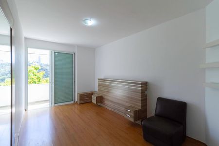 Casa de condomínio para alugar com 400m², 3 quartos e 4 vagas Casa de condomínio para alugar com 400m², 3 quartos e 4 vagasSuíte