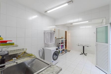 Casa de condomínio para alugar com 400m², 3 quartos e 4 vagas Casa de condomínio para alugar com 400m², 3 quartos e 4 vagasÁrea de serviço