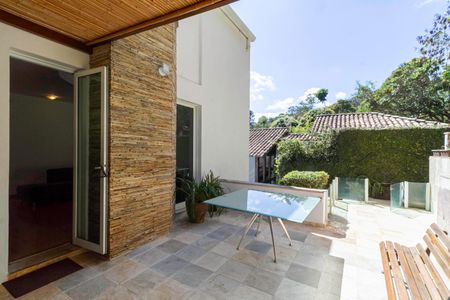 Casa de condomínio para alugar com 400m², 3 quartos e 4 vagas Casa de condomínio para alugar com 400m², 3 quartos e 4 vagasQuintal