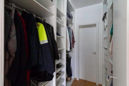 Casa de condomínio para alugar com 400m², 3 quartos e 4 vagas Casa de condomínio para alugar com 400m², 3 quartos e 4 vagasCloset da suíte