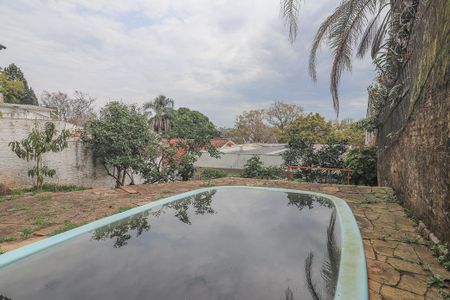 Casa à venda com 150m², 3 quartos e 4 vagasFundos