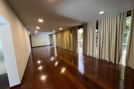 Casa à venda com 565m², 7 quartos e 3 vagasSala