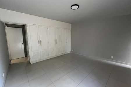 Casa à venda com 565m², 7 quartos e 3 vagasQuarto 2