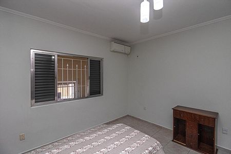 Casa à venda com 280m², 4 quartos e 2 vagas Casa à venda com 280m², 4 quartos e 2 vagasQuarto 1