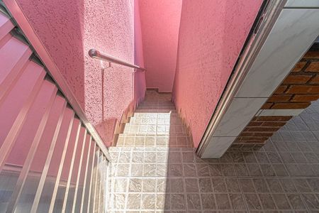 Casa à venda com 280m², 4 quartos e 2 vagas Casa à venda com 280m², 4 quartos e 2 vagasAcesso para a área de serviço