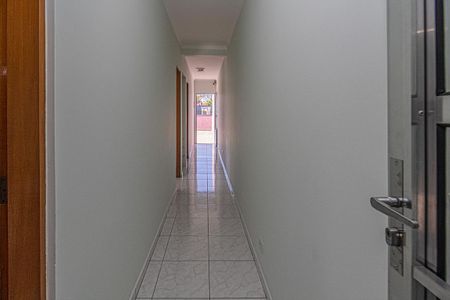 Casa à venda com 280m², 4 quartos e 2 vagas Casa à venda com 280m², 4 quartos e 2 vagasCorredor