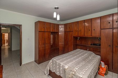 Casa à venda com 280m², 4 quartos e 2 vagas Casa à venda com 280m², 4 quartos e 2 vagasQuarto 1