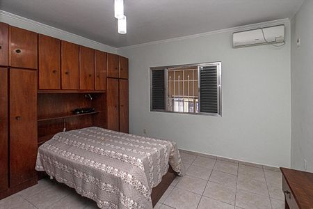 Casa à venda com 280m², 4 quartos e 2 vagas Casa à venda com 280m², 4 quartos e 2 vagasQuarto 1