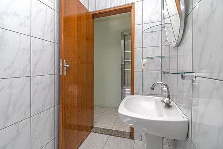 Casa à venda com 280m², 4 quartos e 2 vagas Casa à venda com 280m², 4 quartos e 2 vagasBanheiro 2