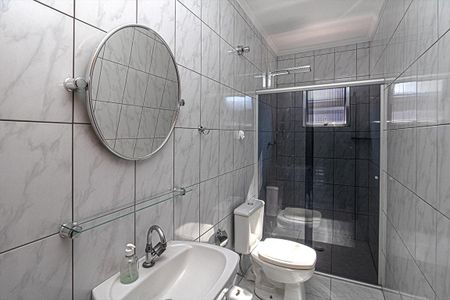 Casa à venda com 280m², 4 quartos e 2 vagas Casa à venda com 280m², 4 quartos e 2 vagasBanheiro 2