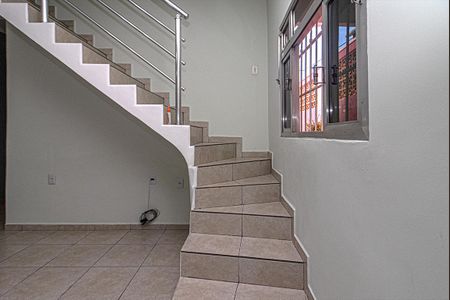 Casa à venda com 280m², 4 quartos e 2 vagas Casa à venda com 280m², 4 quartos e 2 vagasSala