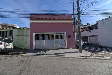 Casa à venda com 280m², 4 quartos e 2 vagas Casa à venda com 280m², 4 quartos e 2 vagasFachada