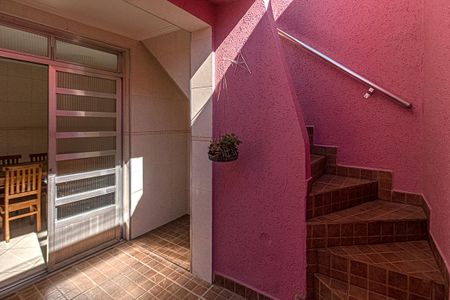 Casa à venda com 280m², 4 quartos e 2 vagas Casa à venda com 280m², 4 quartos e 2 vagasAcesso para a área de serviço