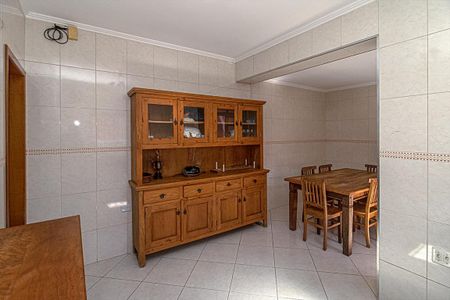 Casa à venda com 280m², 4 quartos e 2 vagas Casa à venda com 280m², 4 quartos e 2 vagasCozinha