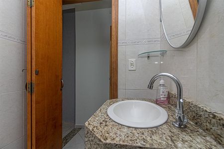 Casa à venda com 280m², 4 quartos e 2 vagas Casa à venda com 280m², 4 quartos e 2 vagasBanheiro Social