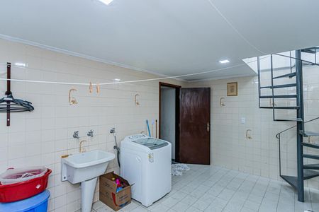 Casa à venda com 300m², 3 quartos e 5 vagas Casa à venda com 300m², 3 quartos e 5 vagasÁrea de Serviço