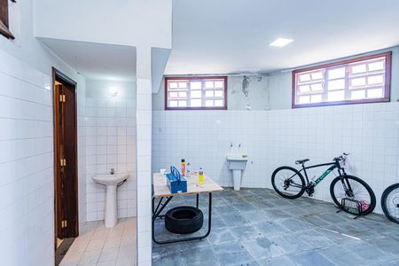 Casa à venda com 300m², 3 quartos e 5 vagas Casa à venda com 300m², 3 quartos e 5 vagasGaragem