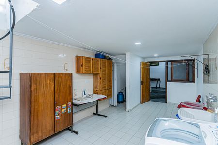 Casa à venda com 300m², 3 quartos e 5 vagas Casa à venda com 300m², 3 quartos e 5 vagasÁrea de Serviço