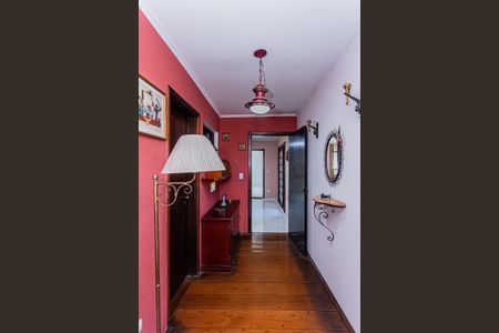 Casa à venda com 300m², 3 quartos e 5 vagas Casa à venda com 300m², 3 quartos e 5 vagasCorredor