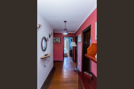 Casa à venda com 300m², 3 quartos e 5 vagas Casa à venda com 300m², 3 quartos e 5 vagasCorredor