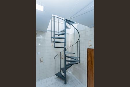 Casa à venda com 300m², 3 quartos e 5 vagas Casa à venda com 300m², 3 quartos e 5 vagasÁrea de Serviço