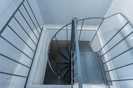 Casa à venda com 300m², 3 quartos e 5 vagas Casa à venda com 300m², 3 quartos e 5 vagasEscada