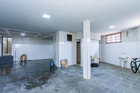 Casa à venda com 300m², 3 quartos e 5 vagas Casa à venda com 300m², 3 quartos e 5 vagasGaragem