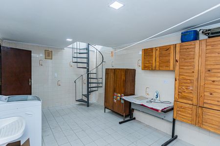 Casa à venda com 300m², 3 quartos e 5 vagas Casa à venda com 300m², 3 quartos e 5 vagasÁrea de Serviço