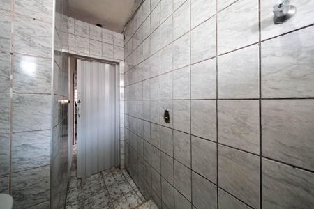 Banheiro Social de casa à venda com 1 quarto, 50m² em Jardim Verônia, São Paulo