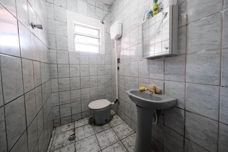 Banheiro Social de casa à venda com 1 quarto, 50m² em Jardim Verônia, São Paulo