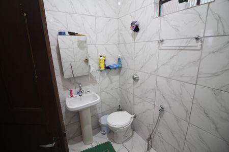 Banheiro de casa à venda com 2 quartos, 360m² em Jardim Bandeirantes, Contagem