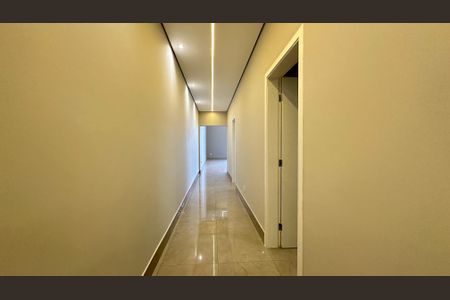 Casa de condomínio para alugar com 176m², 3 quartos e 4 vagasCorredor