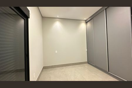 Casa de condomínio para alugar com 176m², 3 quartos e 4 vagasQuarto