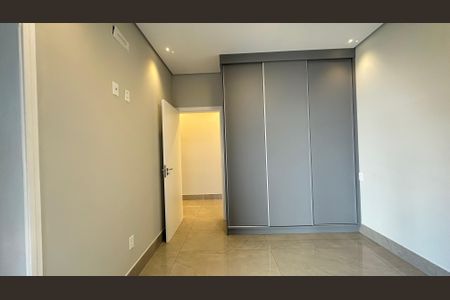 Casa de condomínio para alugar com 176m², 3 quartos e 4 vagasQuarto