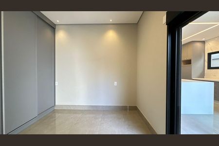 Casa de condomínio para alugar com 176m², 3 quartos e 4 vagasQuarto