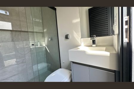 Casa de condomínio para alugar com 176m², 3 quartos e 4 vagasBanheiro