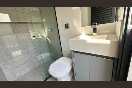 Casa de condomínio para alugar com 176m², 3 quartos e 4 vagasBanheiro