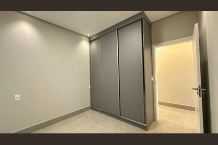 Casa de condomínio para alugar com 176m², 3 quartos e 4 vagasQuarto