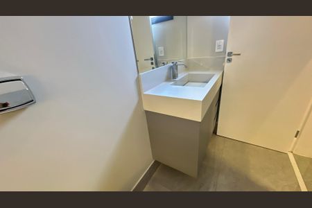 Casa de condomínio para alugar com 176m², 3 quartos e 4 vagasBanheiro