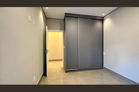 Casa de condomínio para alugar com 176m², 3 quartos e 4 vagasQuarto