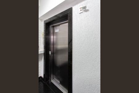Apartamento à venda com 180m², 4 quartos e 2 vagas Apartamento à venda com 180m², 4 quartos e 2 vagasElevador