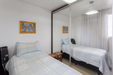 Apartamento à venda com 180m², 4 quartos e 2 vagas Apartamento à venda com 180m², 4 quartos e 2 vagasQuarto 1