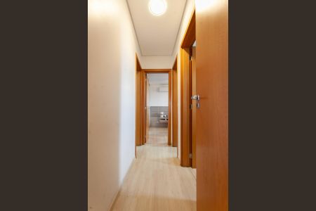 Apartamento à venda com 180m², 4 quartos e 2 vagas Apartamento à venda com 180m², 4 quartos e 2 vagasCorredor