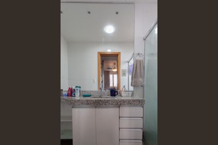Apartamento à venda com 180m², 4 quartos e 2 vagas Apartamento à venda com 180m², 4 quartos e 2 vagasBanheiro da Suíte 1
