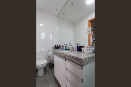 Apartamento à venda com 180m², 4 quartos e 2 vagas Apartamento à venda com 180m², 4 quartos e 2 vagasBanheiro da Suíte 1