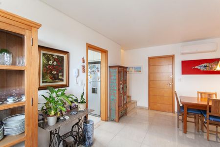 Apartamento à venda com 180m², 4 quartos e 2 vagas Apartamento à venda com 180m², 4 quartos e 2 vagasSala 1