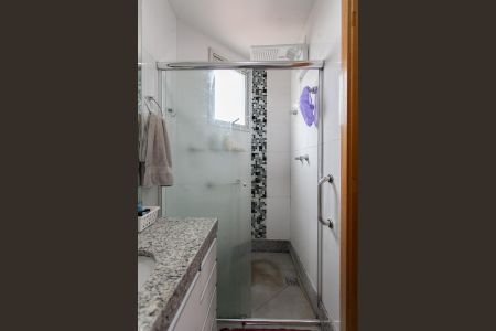 Apartamento à venda com 180m², 4 quartos e 2 vagas Apartamento à venda com 180m², 4 quartos e 2 vagasBanheiro da Suíte 1